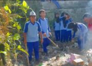 Dipimpin Kepala Sekolah, Siswa SMPN Pabuaran Satu Atap Bantarbolang Bergerak Bersihkan Lingkungan dan Sungai